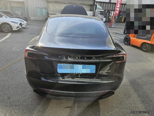 Tesla Model 3 2024