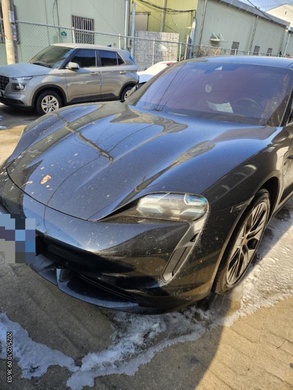 Porsche Taycan 2021