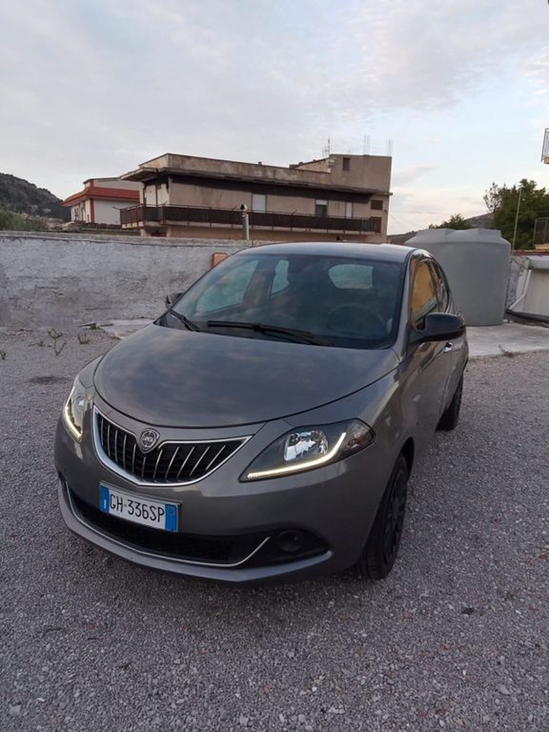 Lancia Ypsilon