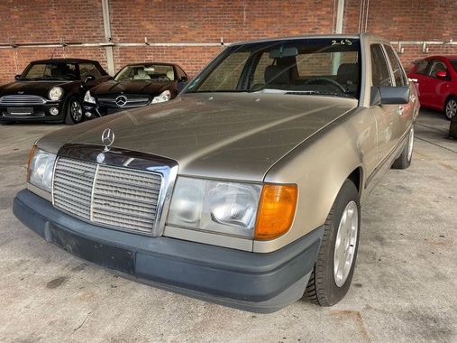 Mercedes-Benz 200 1987