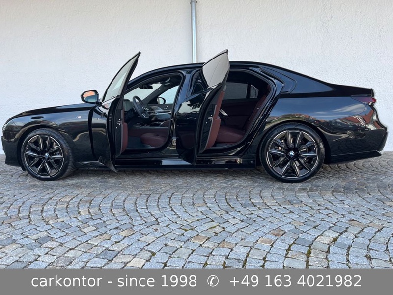 BMW i7