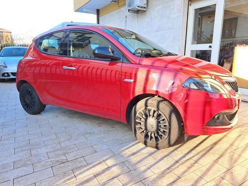 Lancia Ypsilon