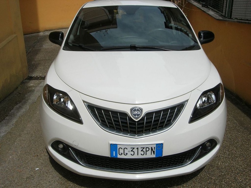 Lancia Ypsilon
