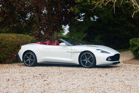 Aston Martin Vanquish 2017