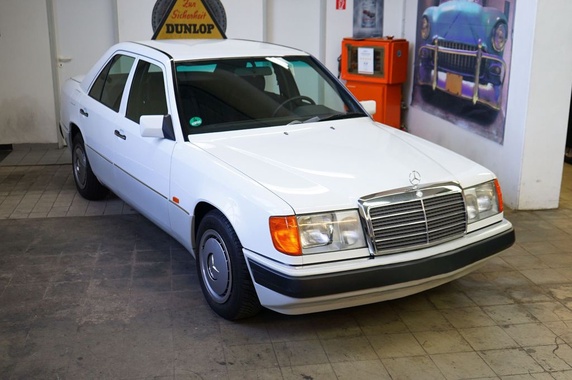 Mercedes-Benz 200 1990