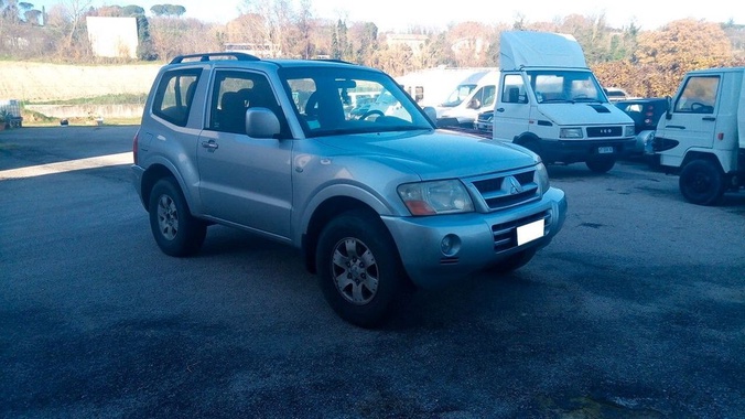 Mitsubishi Pajero 2004