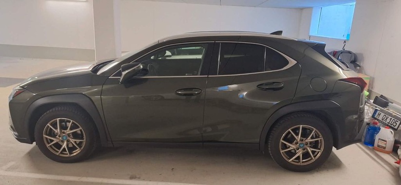 Lexus UX 2024