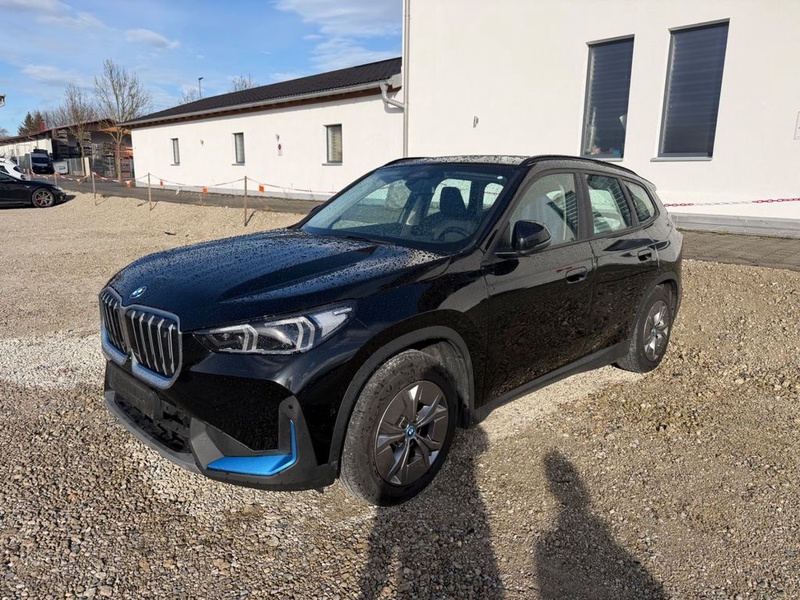 BMW iX1