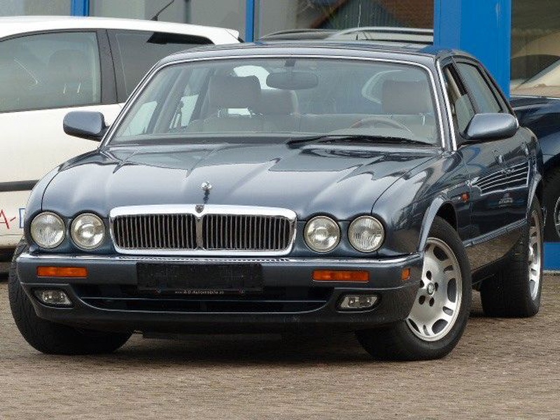 Jaguar XJ