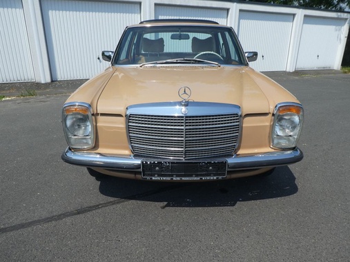 Mercedes-Benz 200 1975