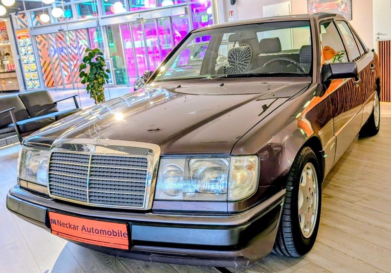 Mercedes-Benz 230