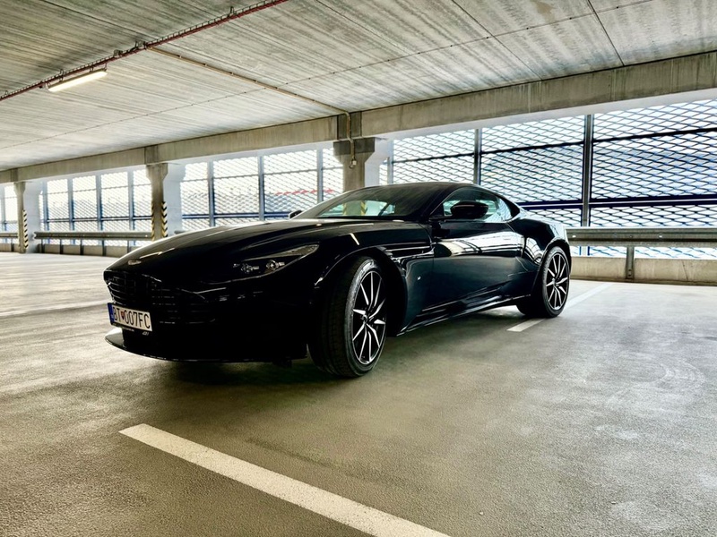 Aston Martin DB11