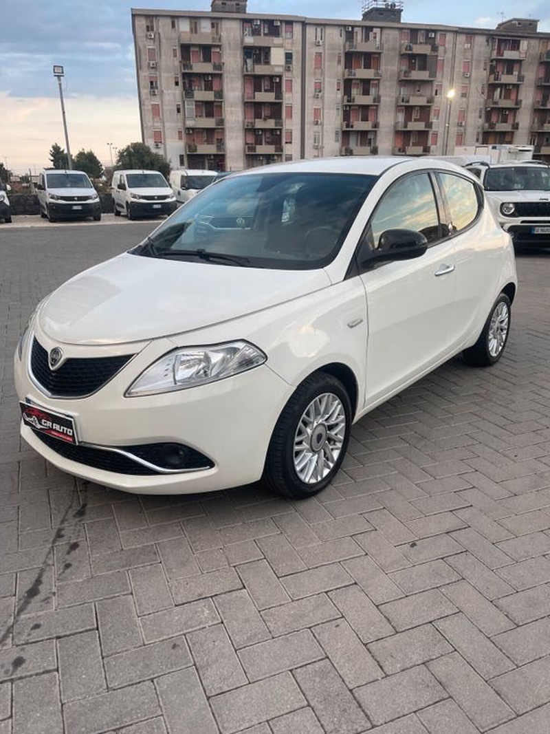 Lancia Ypsilon