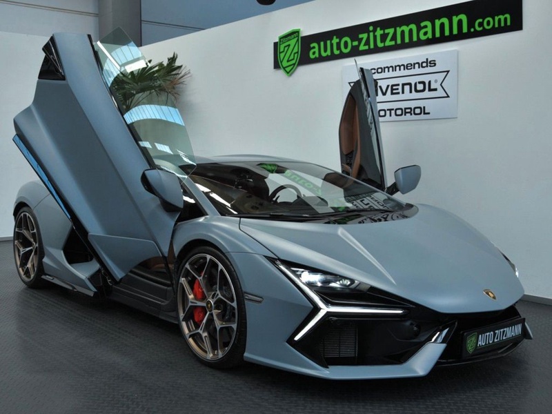 Lamborghini Revuelto