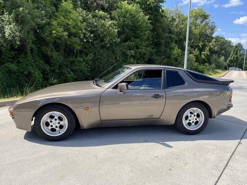 Porsche 944 1983