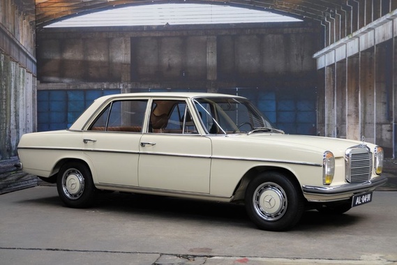 Mercedes-Benz 200 1972