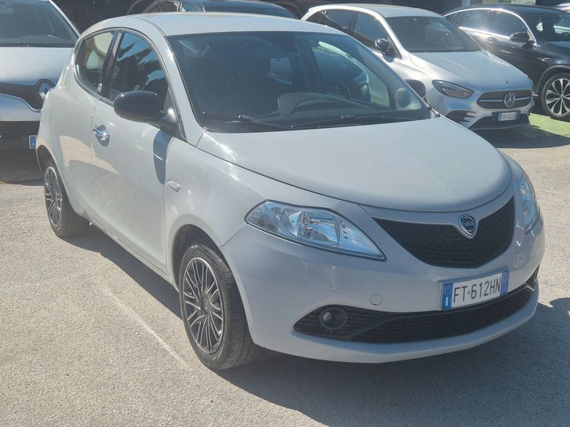 Lancia Ypsilon