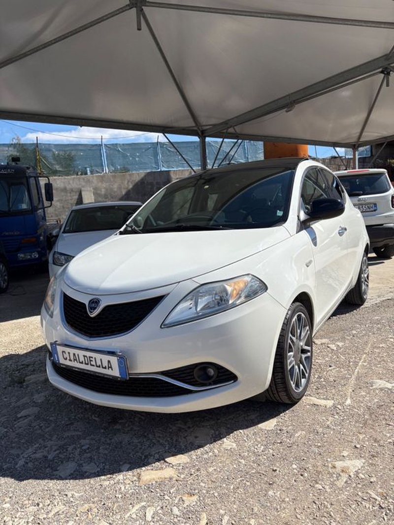 Lancia Ypsilon