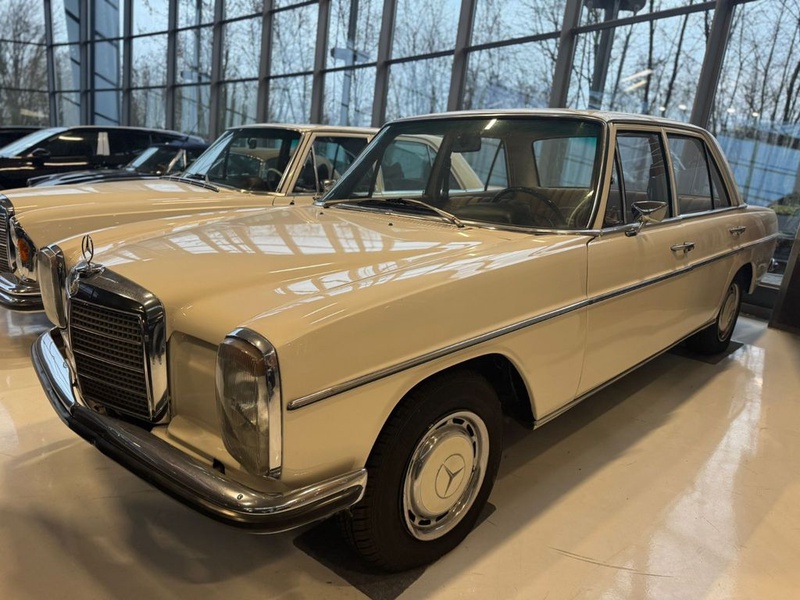 Mercedes-Benz 200