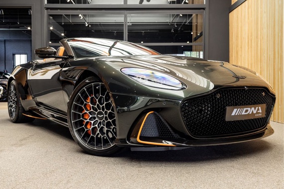 Aston Martin DBS 2024