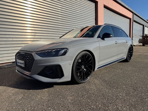 Audi RS4 2023