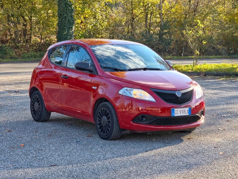 Lancia Ypsilon