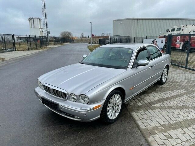 Jaguar XJ
