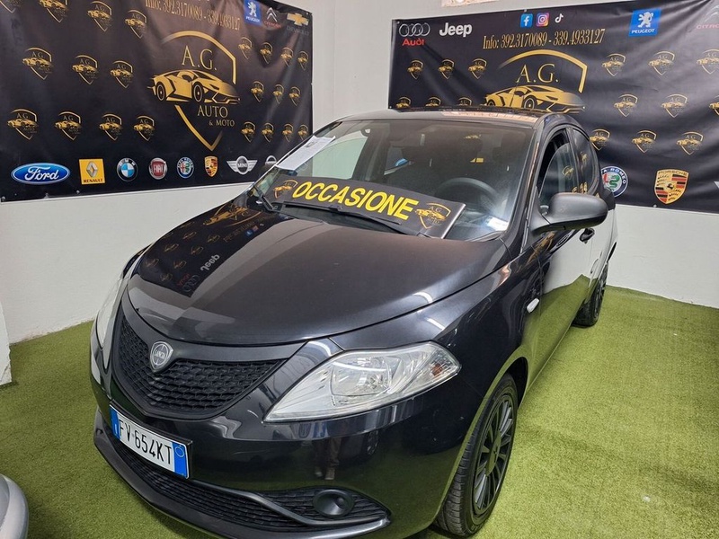 Lancia Ypsilon