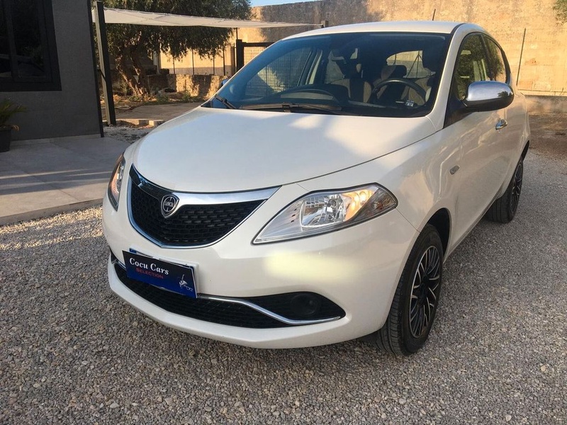 Lancia Ypsilon