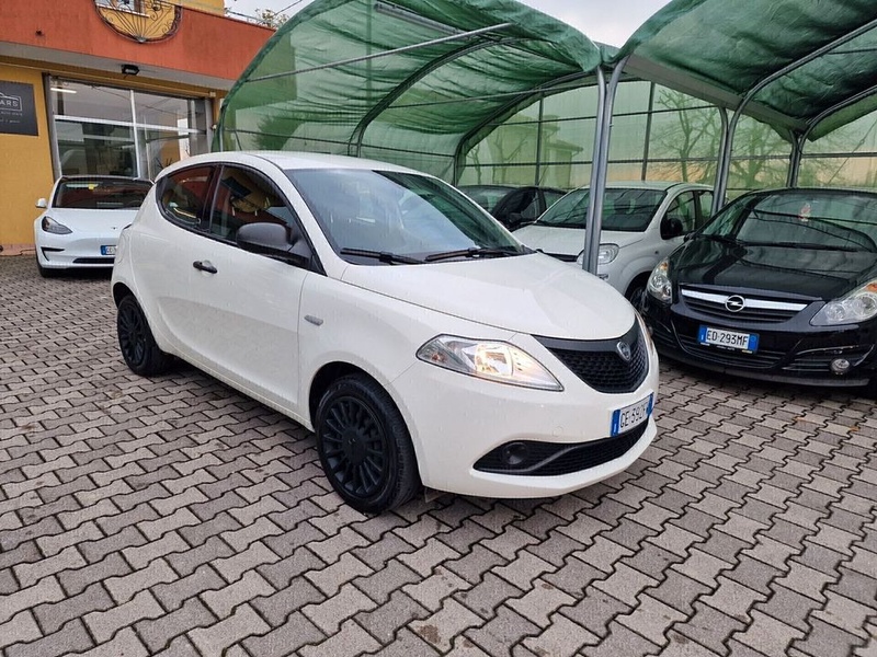 Lancia Ypsilon