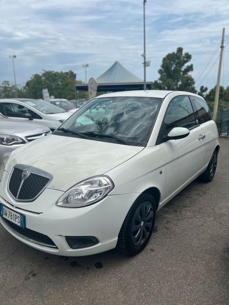 Lancia Ypsilon