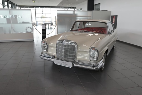 Mercedes-Benz 250 1966