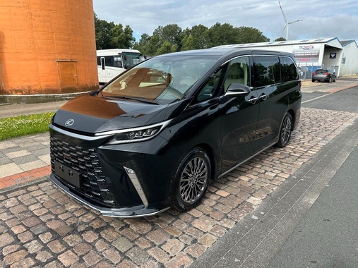 Lexus LM 2025