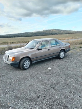 Mercedes-Benz 200 1989