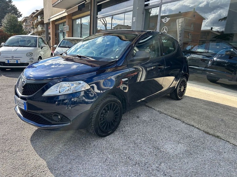 Lancia Ypsilon