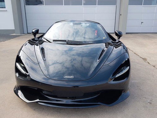 McLaren 750S 2025