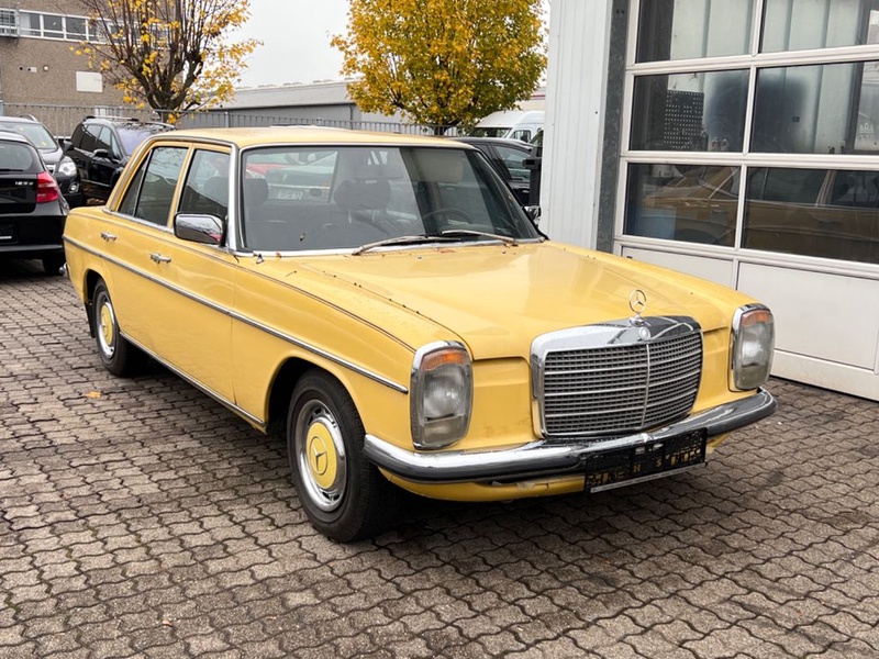 Mercedes-Benz 230