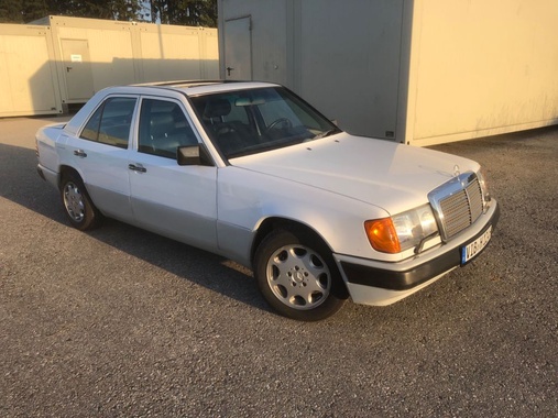 Mercedes-Benz 300 1990