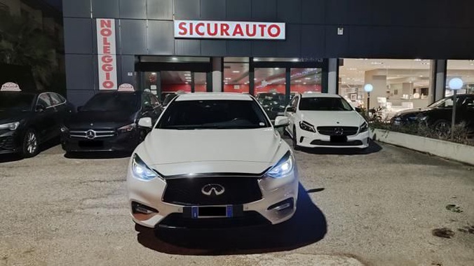 Infiniti Q30 2017