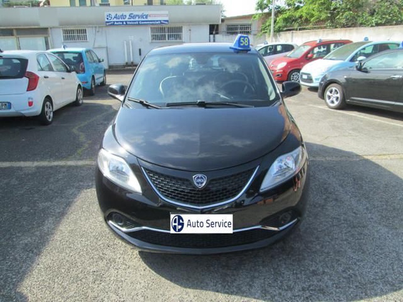 Lancia Ypsilon