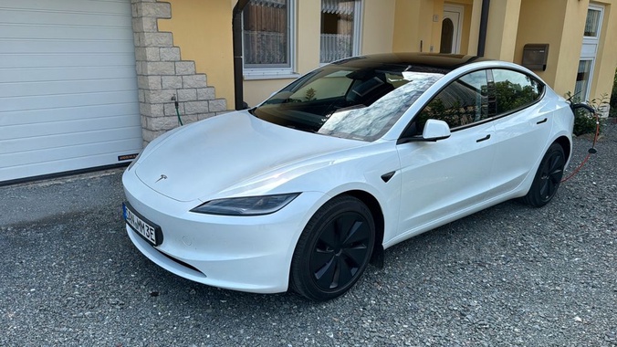 Tesla Model 3 2024