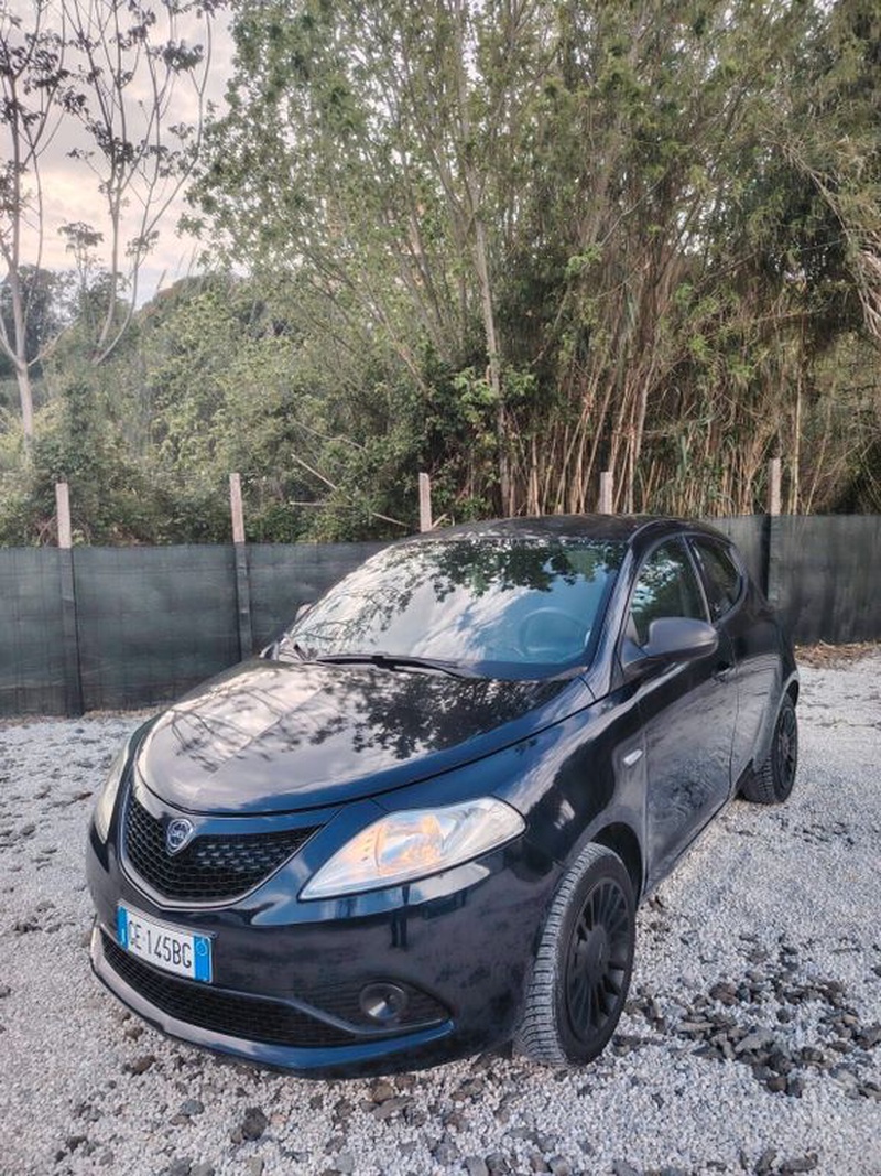 Lancia Ypsilon
