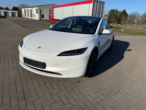 Tesla Model 3 2023