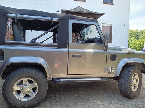 Land Rover Defender 2010