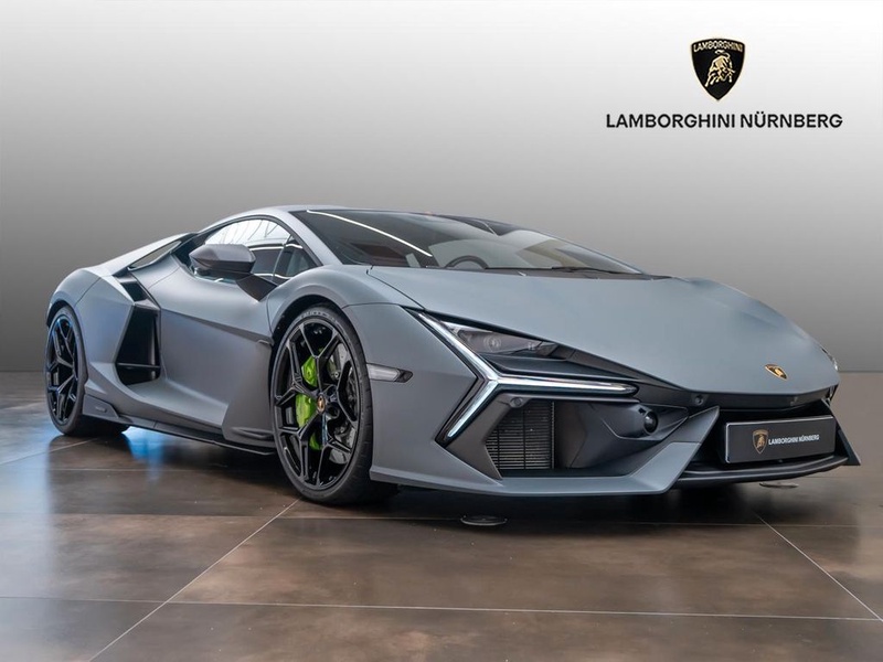 Lamborghini Revuelto
