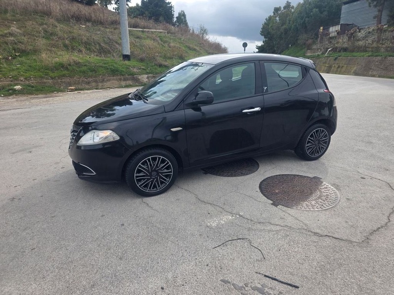 Lancia Ypsilon