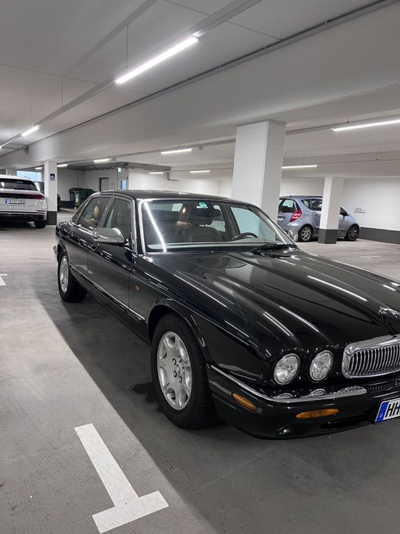Jaguar XJ
