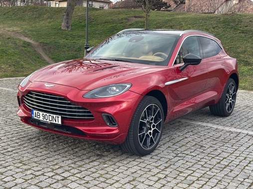 Aston Martin DBX 2021
