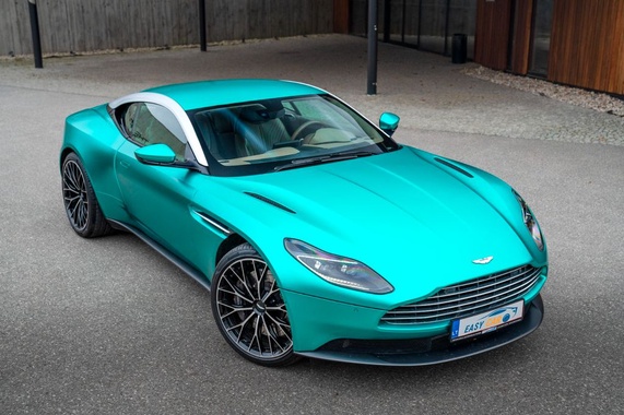 Aston Martin DB11 2021