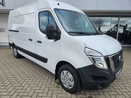 Nissan NV400 2022